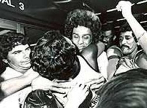Dinamite recebido com festa ao voltar ao Vasco após passagem pelo Barcelona em 1980