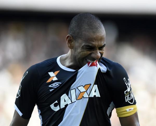 Rodrigo comemora gol do Vasco contra o Macaé marcado no Campeonato Carioca