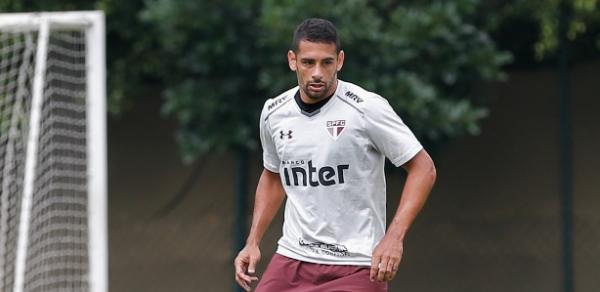 Diego Souza continua na mira do Vaso, mas conta com o apoio de Raí para ficar no São Paulo
