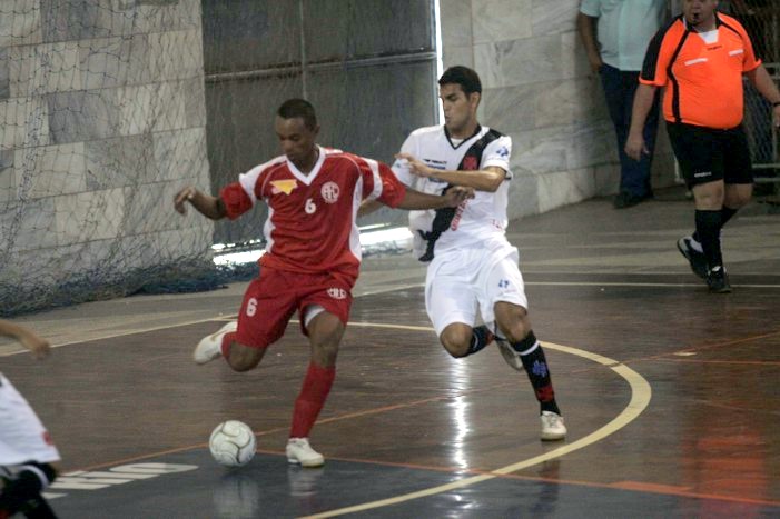 Petropolitano eleito melhor jovem jogador de futsal do mundo faz