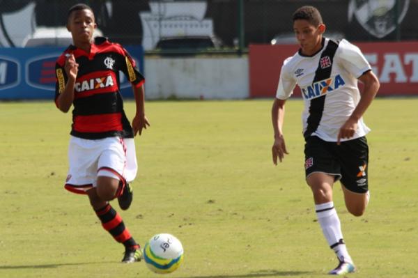 Paulinho voltou a balanar as redes no Carioca