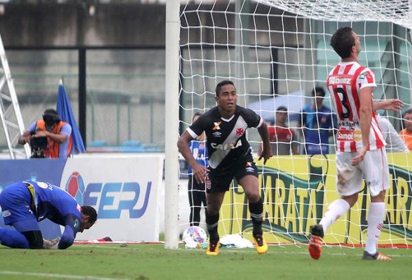 Jorge Henrique comemora seu gol sobre o Bangu