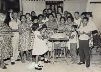 Barbosa com familiares e amigos em aniversário da esposa Clotilde