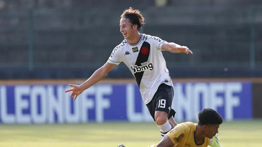 Galarza comemora seu gol sobre o Madureira: paraguaio de 19 anos foi aposta de departamento de análise do Vasco